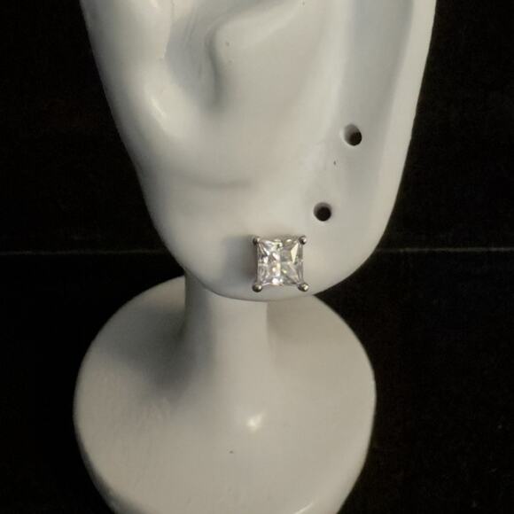 Beautiful 1.00ctw Princess Cut Moissanite Screwback Stud Earrings~New~Retail$300 - Picture 6 of 10